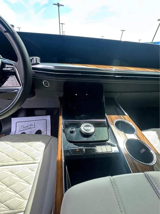 2025 Cadillac Escalade 5th Gen - Image 5 of 19