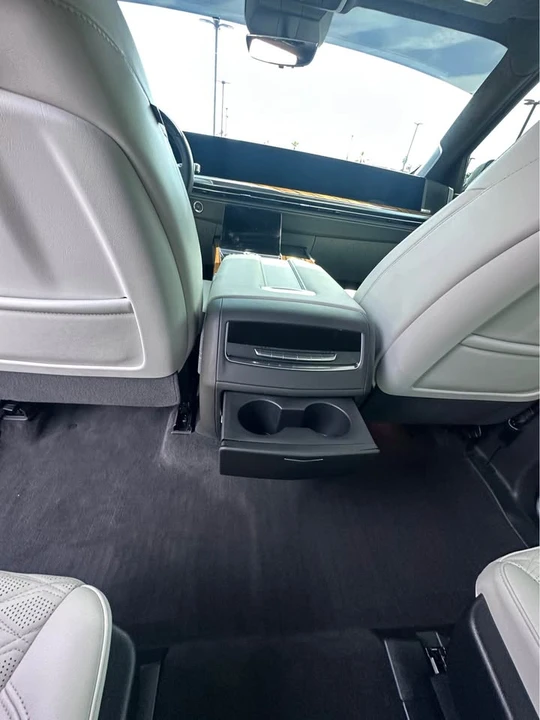 2025 Cadillac Escalade 5th Gen - Image 17 of 19