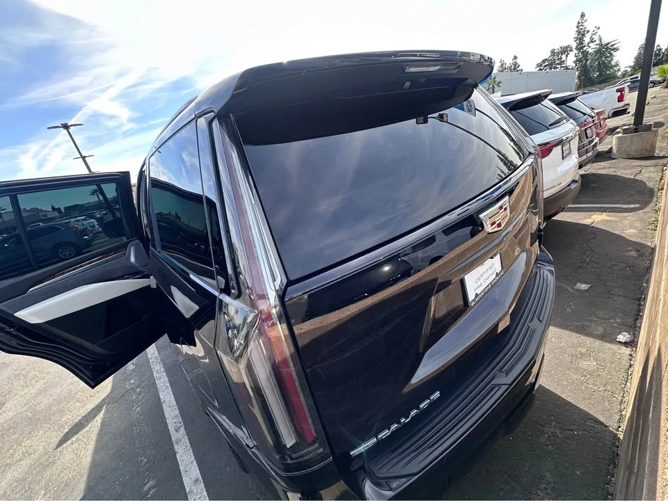 2025 Cadillac Escalade 5th Gen - Image 12 of 19