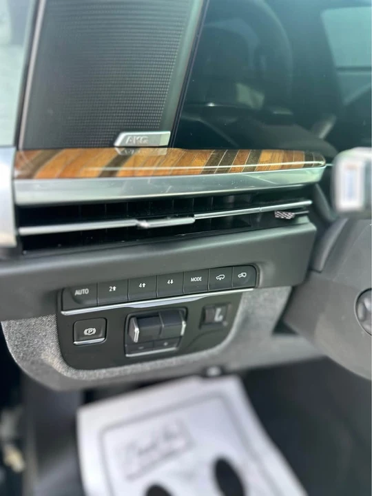 2025 Cadillac Escalade 5th Gen - Image 4 of 19