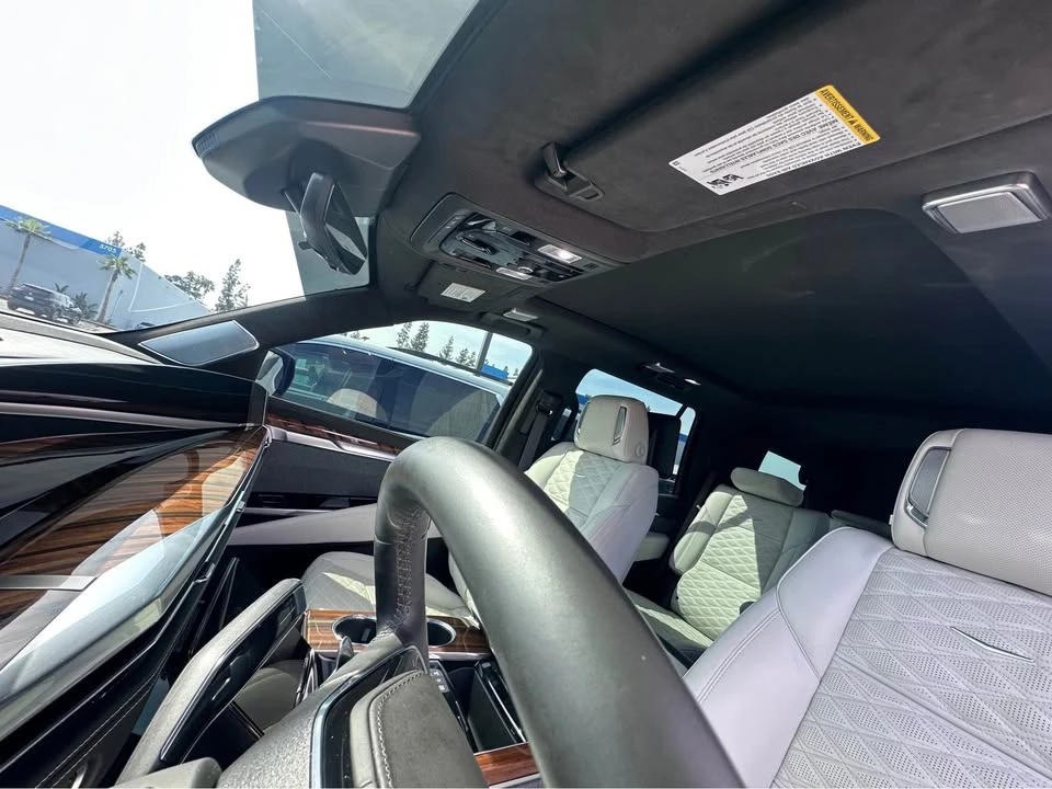 2025 Cadillac Escalade 5th Gen - Image 14 of 19