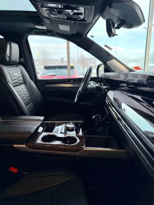 2025 Cadillac Escalade 5th Gen - Image 9 of 20