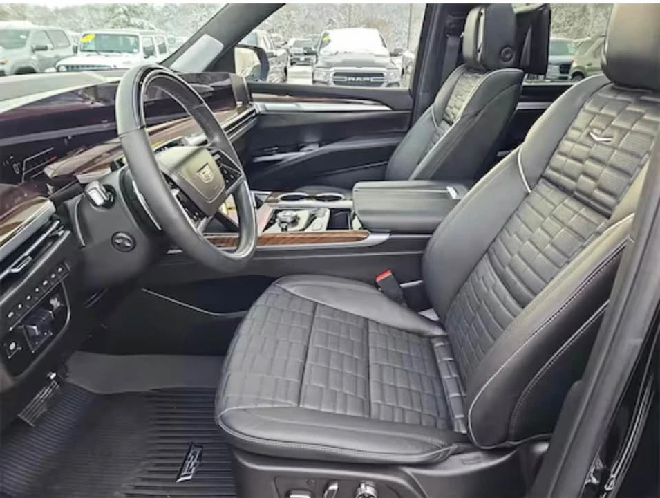 2025 Cadillac Escalade 5th Gen - Image 16 of 20