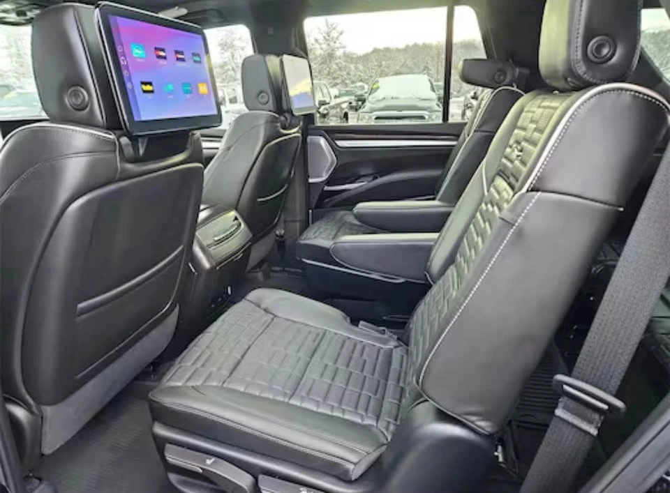 2025 Cadillac Escalade 5th Gen - Image 17 of 20