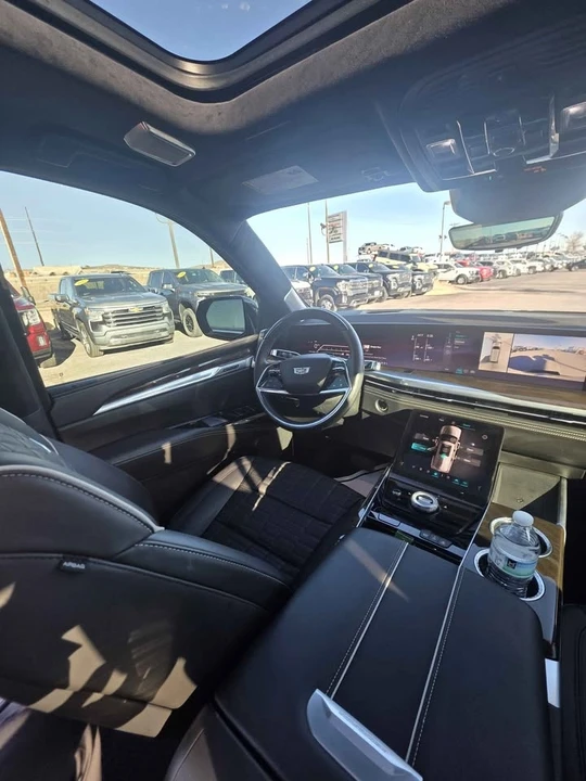2025 Cadillac Escalade 5th Gen - Image 11 of 15