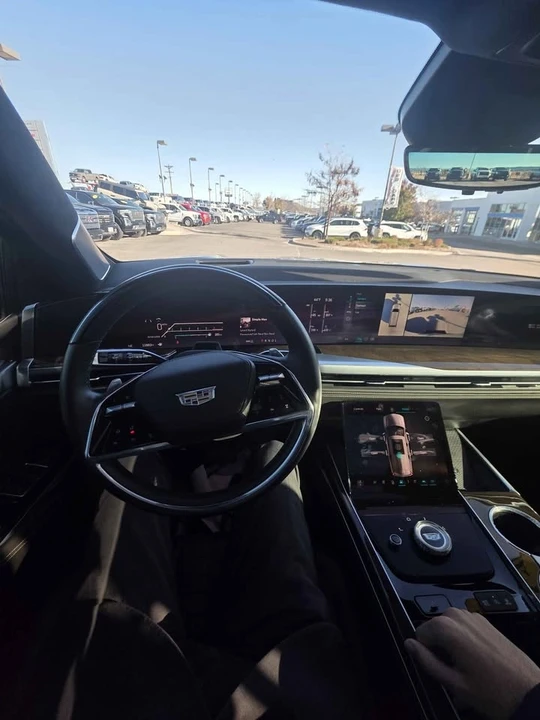 2025 Cadillac Escalade 5th Gen - Image 12 of 15