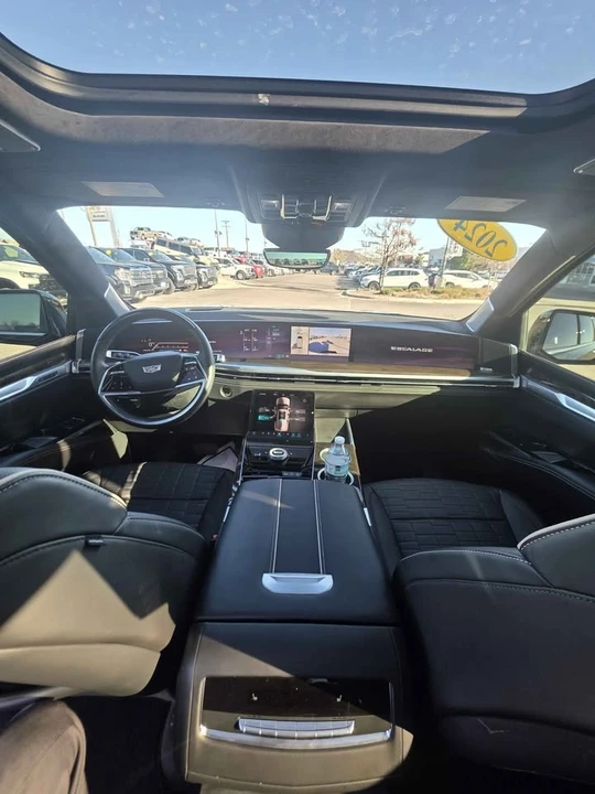 2025 Cadillac Escalade 5th Gen - Image 10 of 15