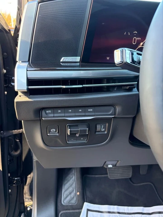 2025 Cadillac Escalade 5th Gen - Image 10 of 14