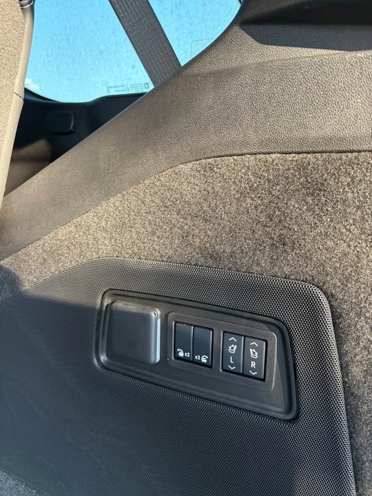 2025 Cadillac Escalade 5th Gen - Image 6 of 14