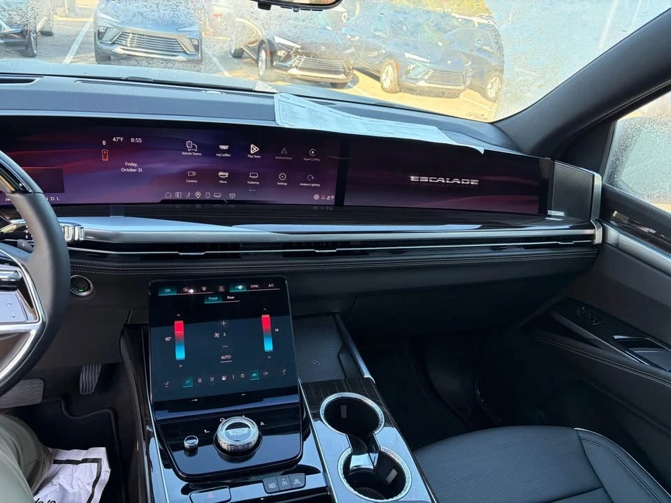 2025 Cadillac Escalade 5th Gen - Image 12 of 14