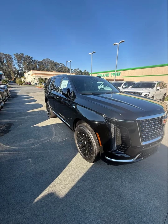 2025 Cadillac Escalade 5th Gen - Image 7 of 10
