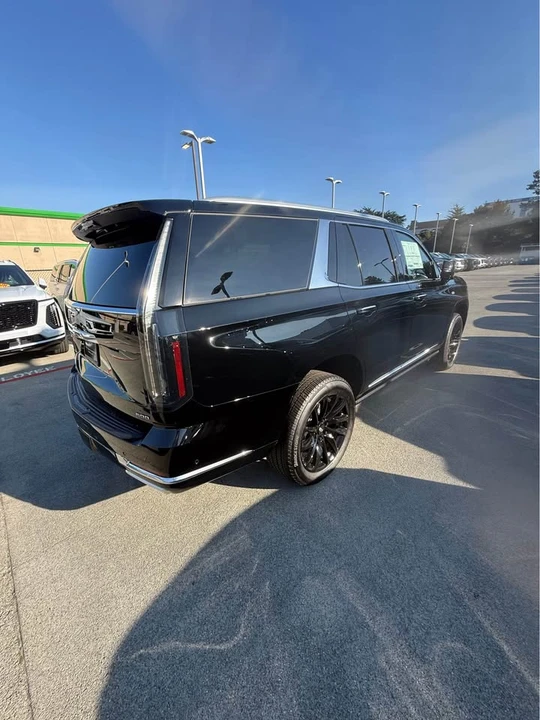 2025 Cadillac Escalade 5th Gen - Image 5 of 10