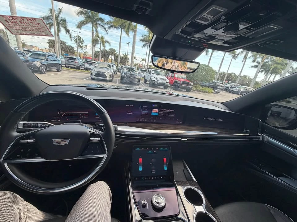 2025 Cadillac Escalade 5th Gen - Image 8 of 11