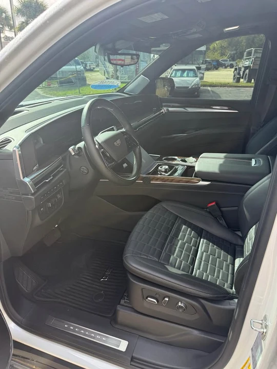2025 Cadillac Escalade 5th Gen - Image 5 of 8