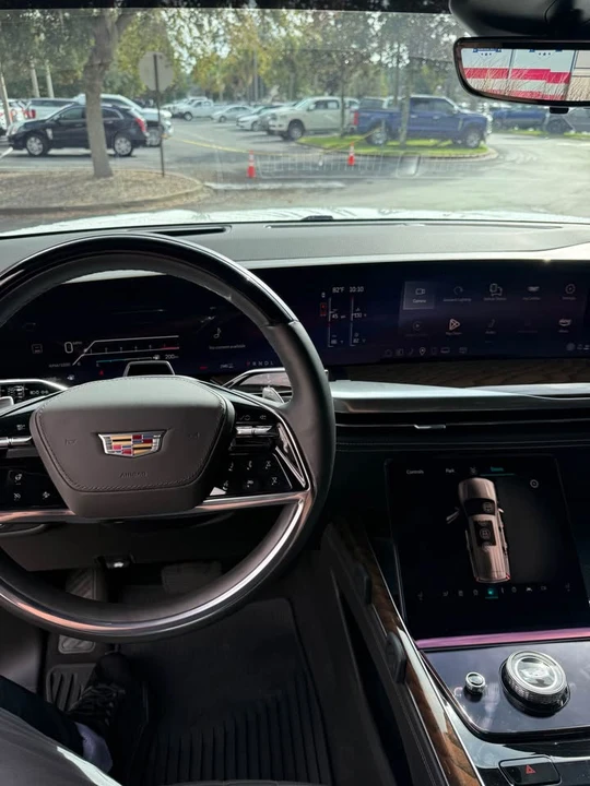 2025 Cadillac Escalade 5th Gen - Image 7 of 8