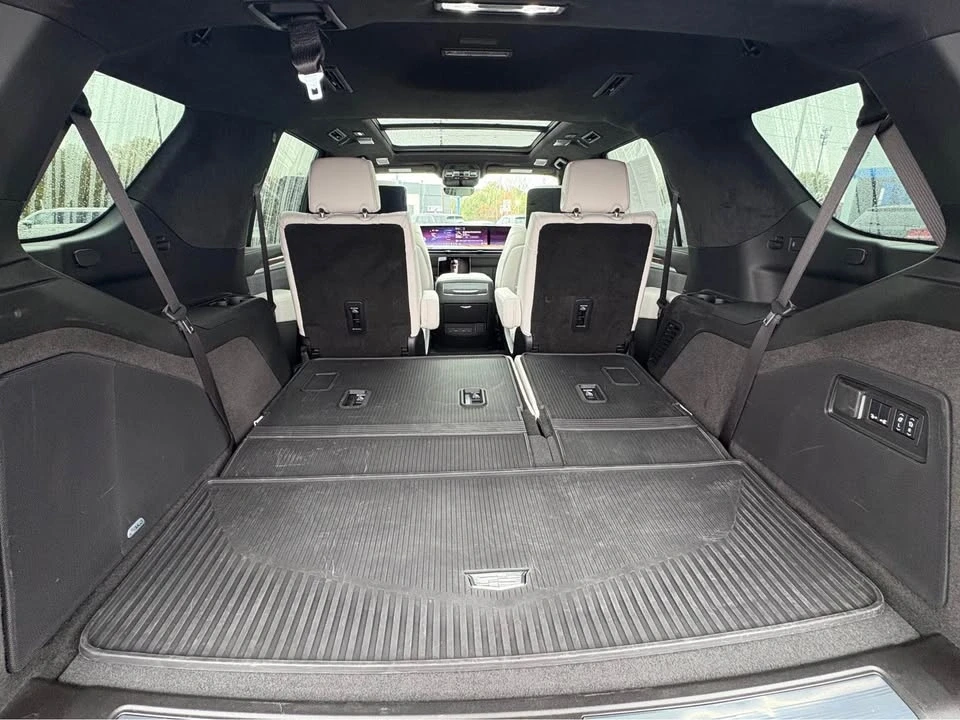 2025 Cadillac Escalade 5th Gen - Image 6 of 8