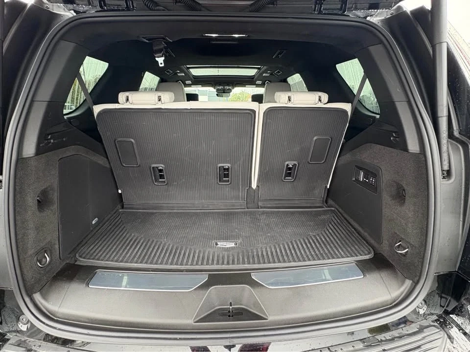 2025 Cadillac Escalade 5th Gen - Image 5 of 8