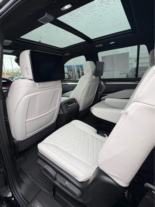 2025 Cadillac Escalade 5th Gen - Image 4 of 8