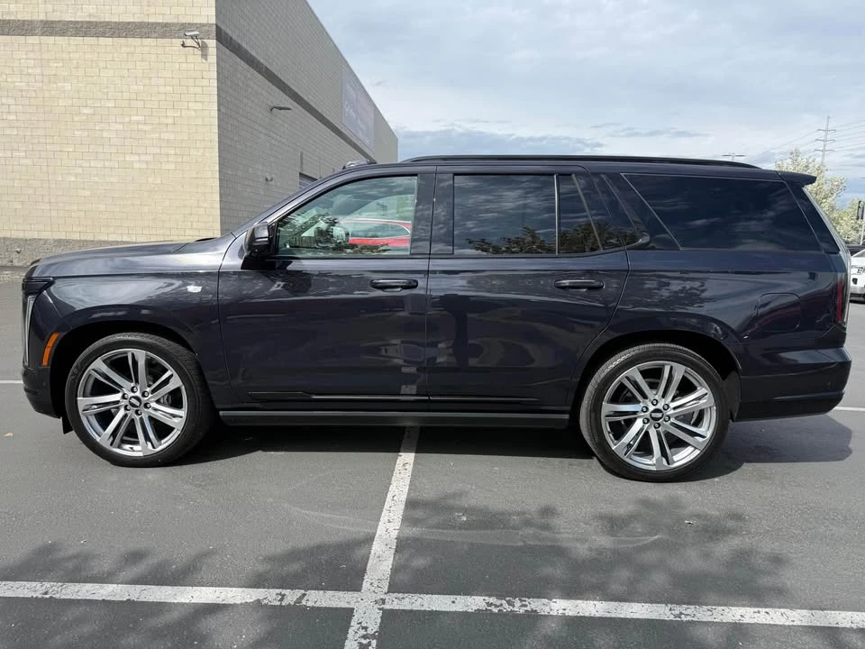 2025 Cadillac Escalade 5th Gen - Image 8 of 15