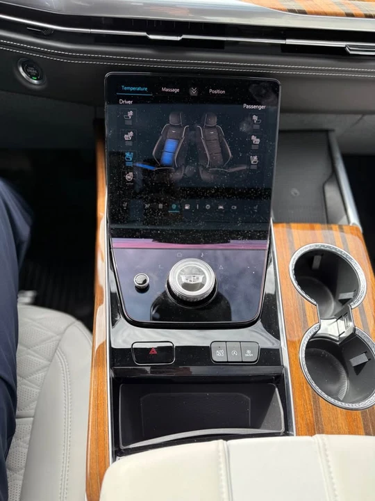 2025 Cadillac Escalade 5th Gen - Image 10 of 15