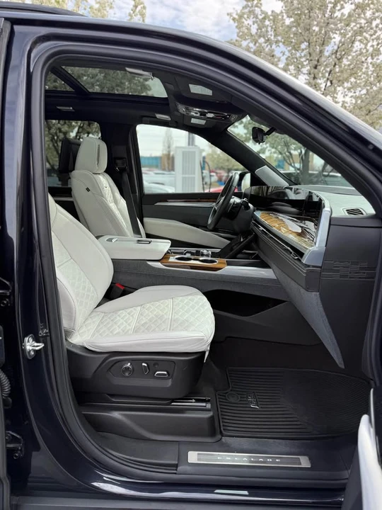 2025 Cadillac Escalade 5th Gen - Image 9 of 15