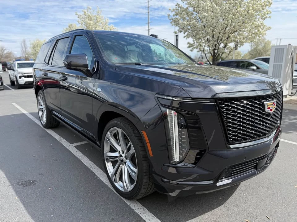 2025 Cadillac Escalade 5th Gen - Image 3 of 15