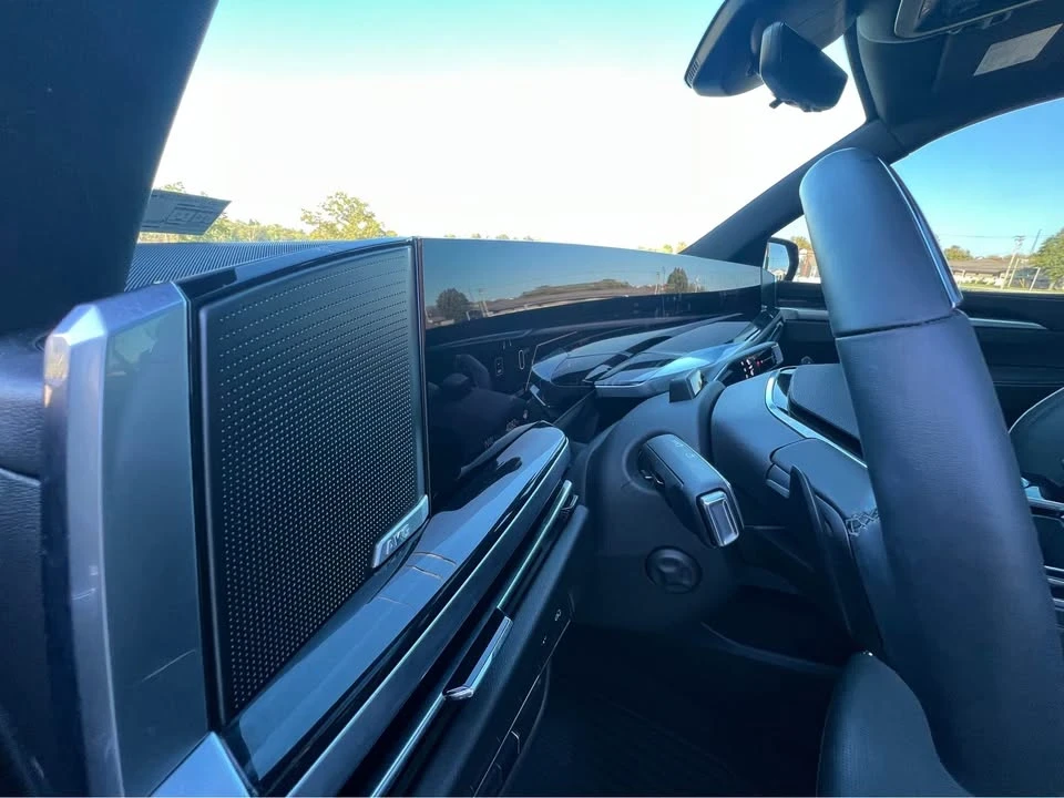 2025 Cadillac Escalade 5th Gen - Image 13 of 20