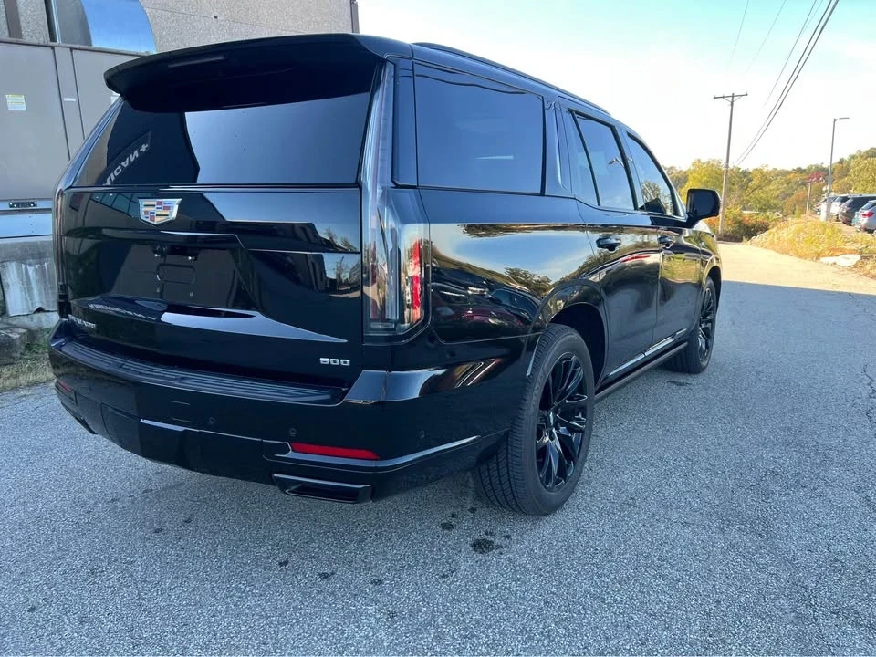 2025 Cadillac Escalade 5th Gen - Image 9 of 20