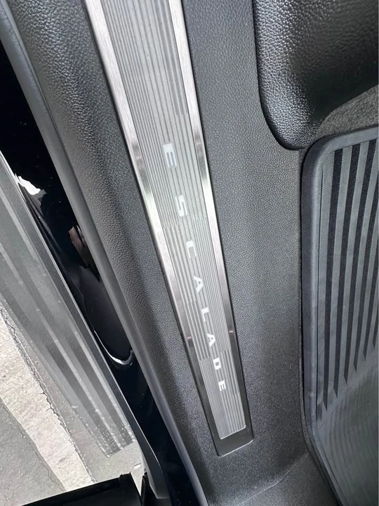 2025 Cadillac Escalade 5th Gen - Image 16 of 17