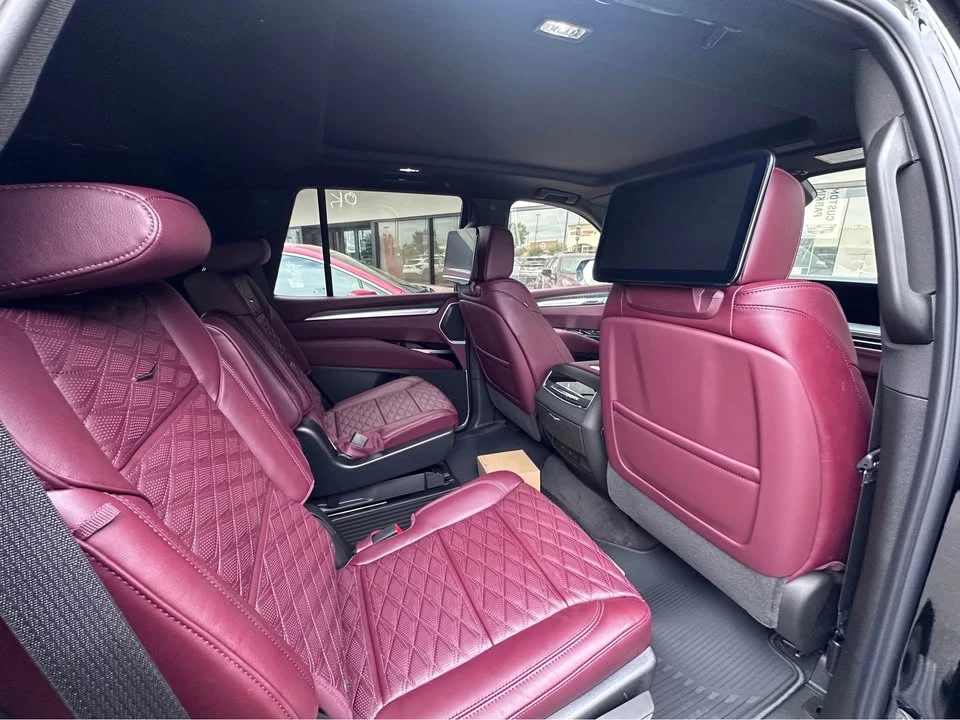 2025 Cadillac Escalade 5th Gen - Image 15 of 17