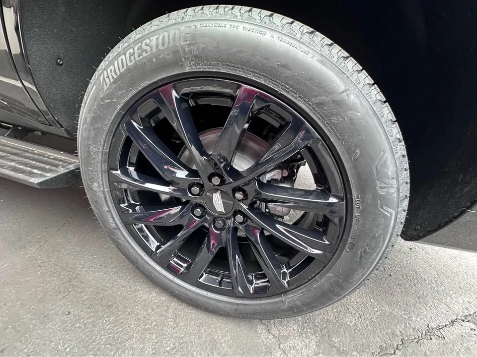 2025 Cadillac Escalade 5th Gen - Image 12 of 17