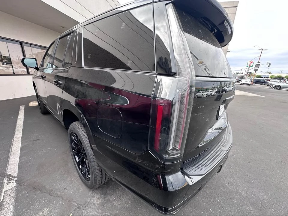 2025 Cadillac Escalade 5th Gen - Image 13 of 17
