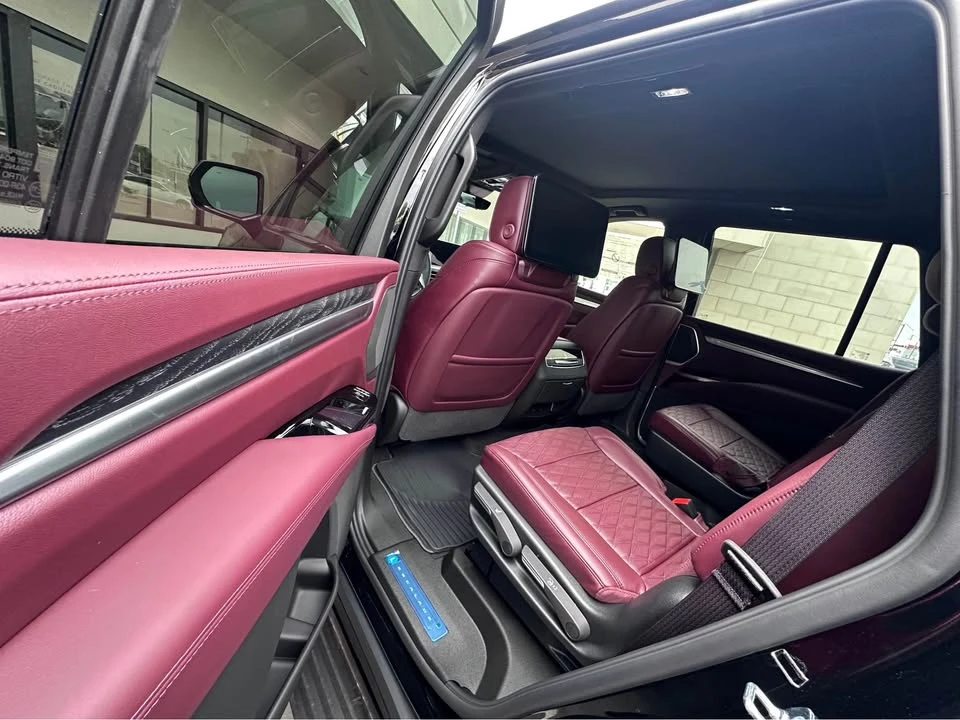 2025 Cadillac Escalade 5th Gen - Image 11 of 17