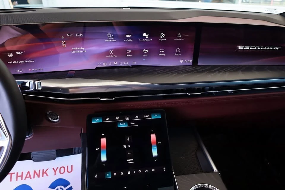 2025 Cadillac Escalade 5th Gen - Image 14 of 19