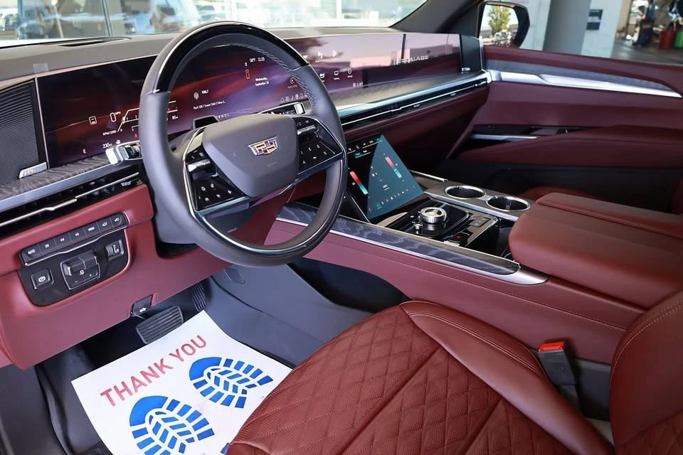 2025 Cadillac Escalade 5th Gen - Image 11 of 19