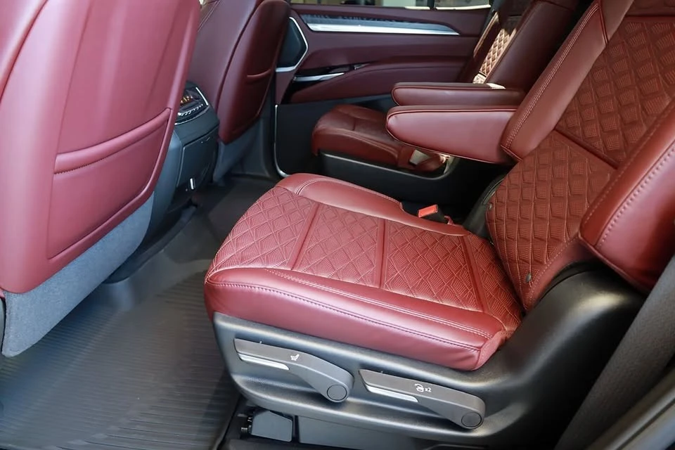 2025 Cadillac Escalade 5th Gen - Image 18 of 19