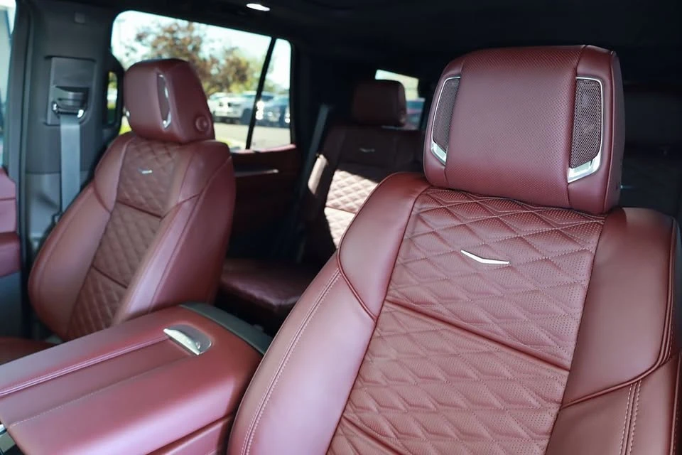 2025 Cadillac Escalade 5th Gen - Image 17 of 19