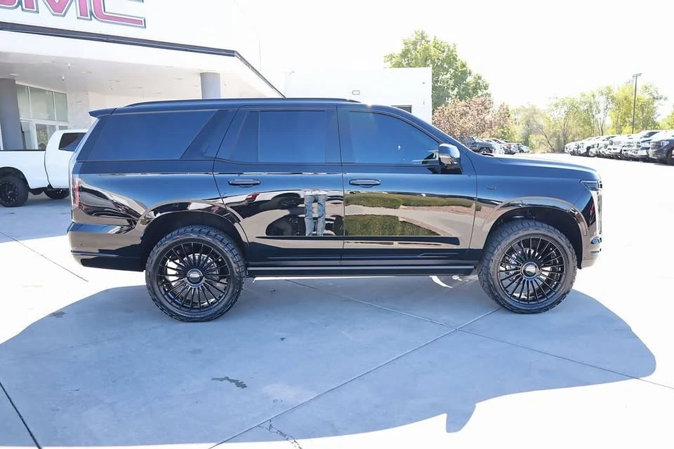 2025 Cadillac Escalade 5th Gen - Image 6 of 19