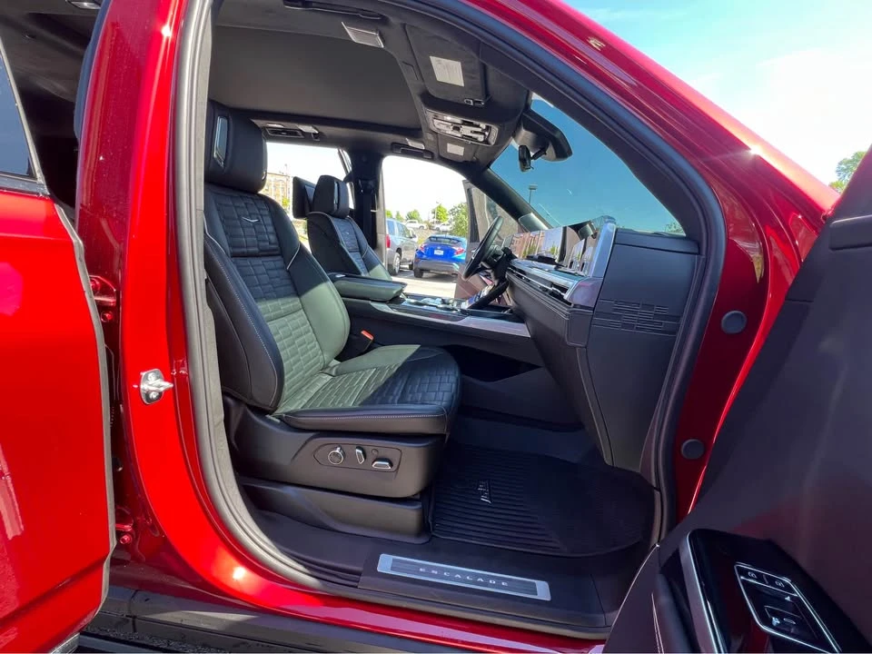 2025 Cadillac Escalade-V 5th Gen - Image 16 of 20
