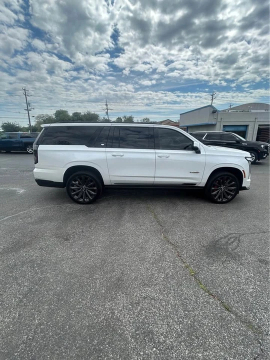 2025 Cadillac Escalade 5th Gen - Image 7 of 17