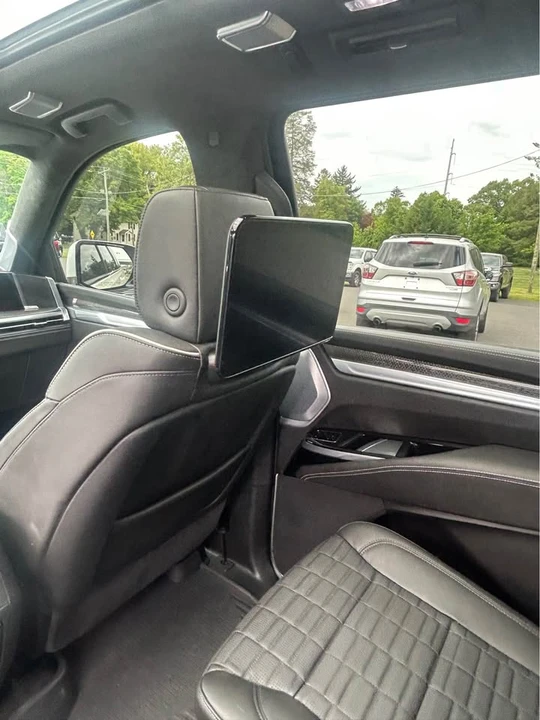 2025 Cadillac Escalade 5th Gen - Image 15 of 17