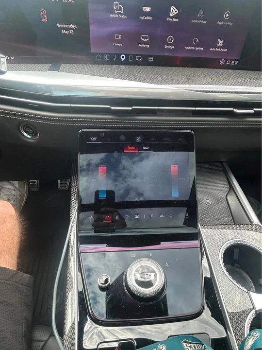 2025 Cadillac Escalade 5th Gen - Image 12 of 17