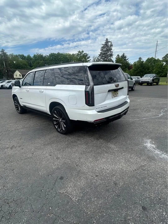 2025 Cadillac Escalade 5th Gen - Image 4 of 17