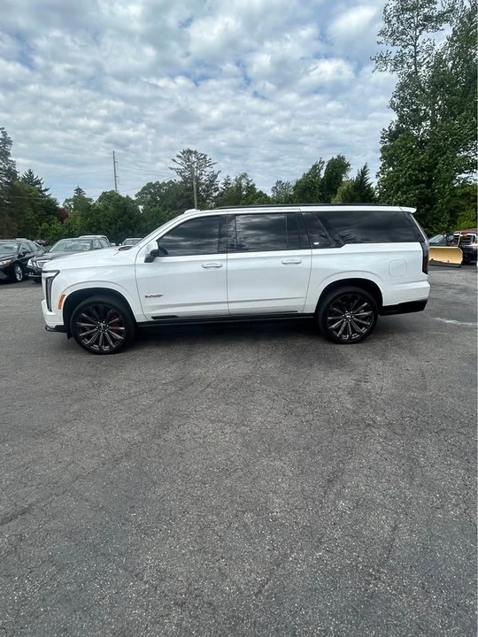 2025 Cadillac Escalade 5th Gen - Image 3 of 17