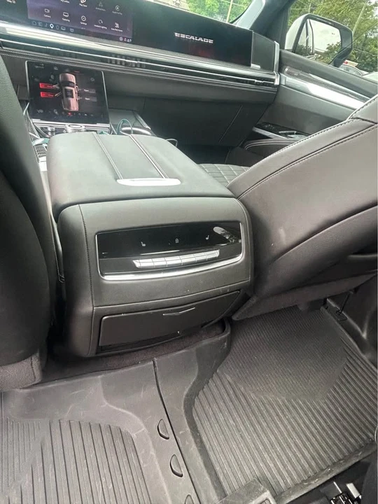 2025 Cadillac Escalade 5th Gen - Image 16 of 17