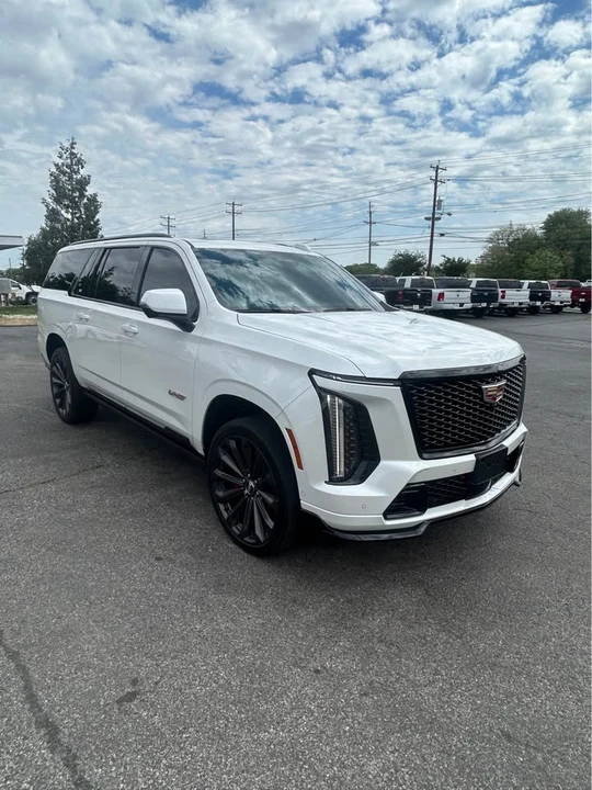 2025 Cadillac Escalade 5th Gen - Image 8 of 17