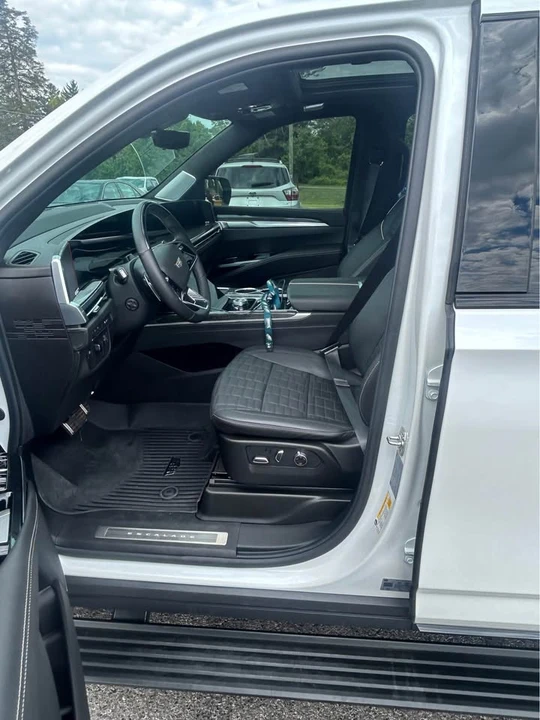 2025 Cadillac Escalade 5th Gen - Image 9 of 17