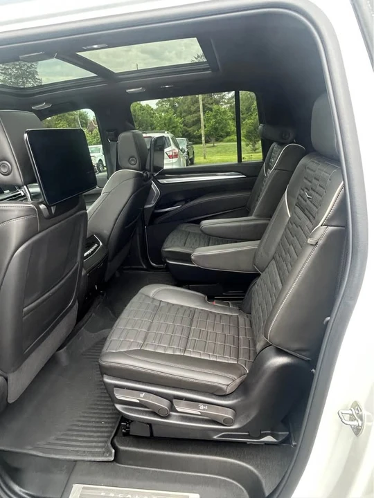 2025 Cadillac Escalade 5th Gen - Image 13 of 17