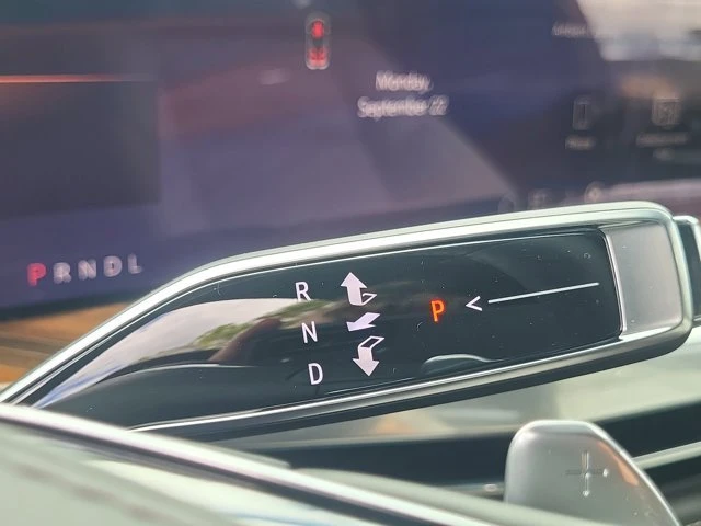 2025 Cadillac Escalade 5th Gen - Image 19 of 20