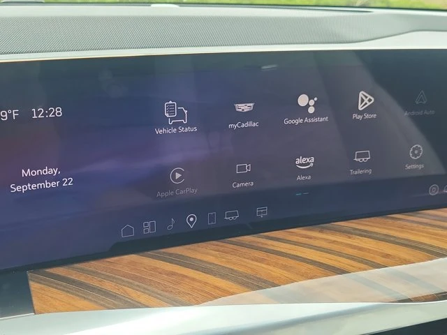 2025 Cadillac Escalade 5th Gen - Image 16 of 20